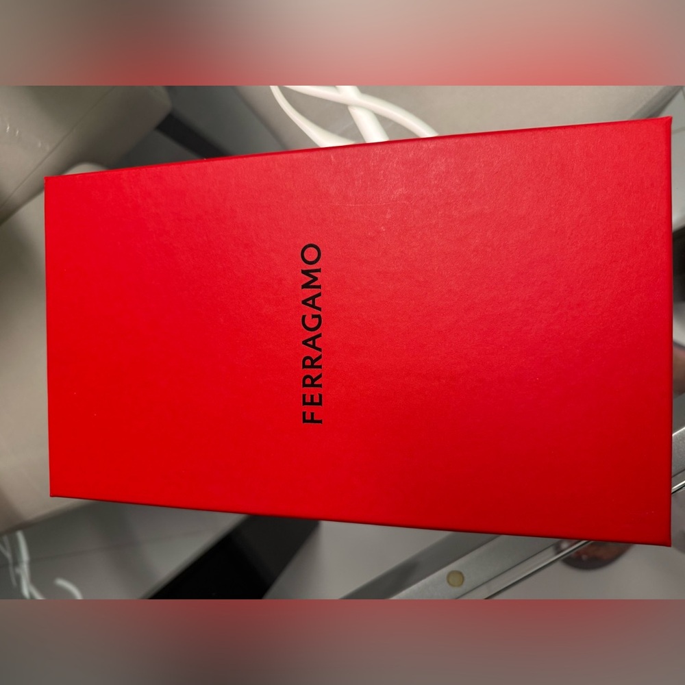 Ferragamo Red Box - Picture 2 of 7